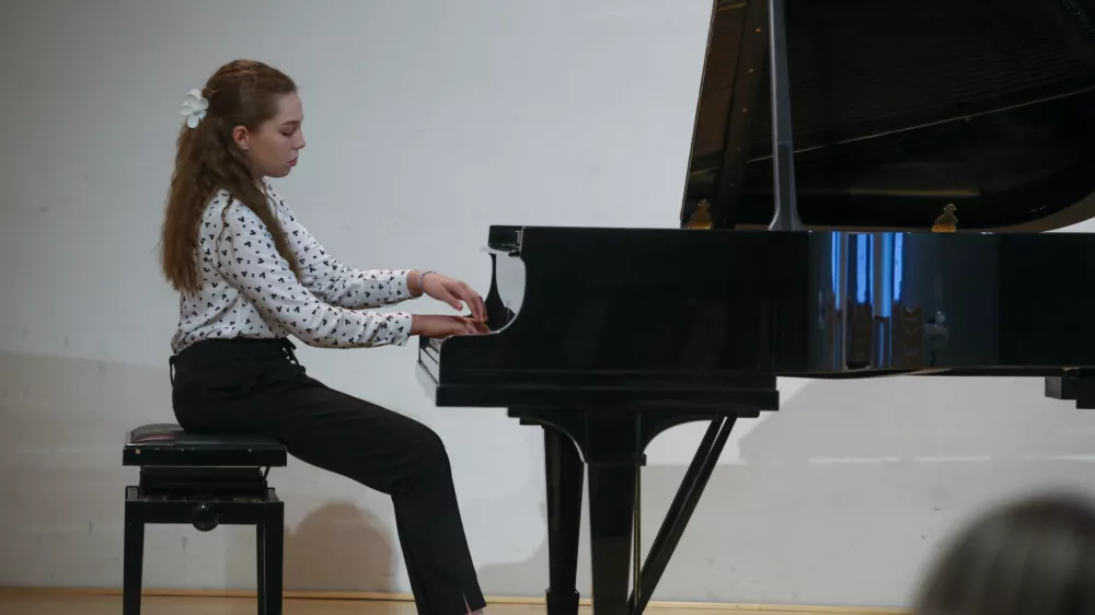 Klara Erlah, klavir, 6. Razred1.10.2024 - 24. Slovenska GAZELA 2024 – regijski izbor najboljših najhitreje rastočih podjetij – razglasitev Gazele Gorenjske regije.  FOTO: Luka Cjuha