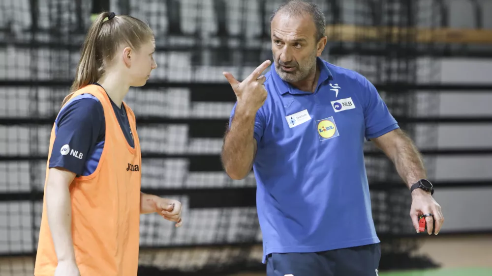 Selektor slovenske ženske rokometne reprezentance Dragan Adžić19.11.2024 - rokomet - trening ženske rokometne reprezentance Slovenije FOTO: LUKA CJUHA