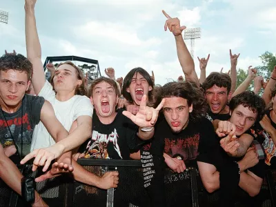 Mladi na koncertu Metallice leta 1999. / Foto: Matej Povše/dokumentacija