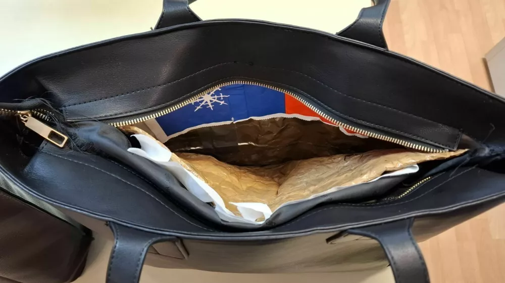 Torba, prirejena za krajo. 