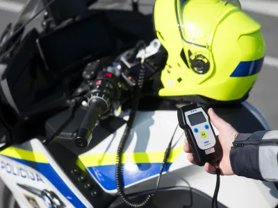 prometni nadzorpolicija - simbolična fotografijaprometna policijavarnost v prometupolicija na motorjihmotoristična policijaprehitri voznikiavtocestna policijaalkotestalkohol v prometu08.04.2025 Policijski nadzor, počivališče PovodjeFOTO: Nik Erik Neubauer