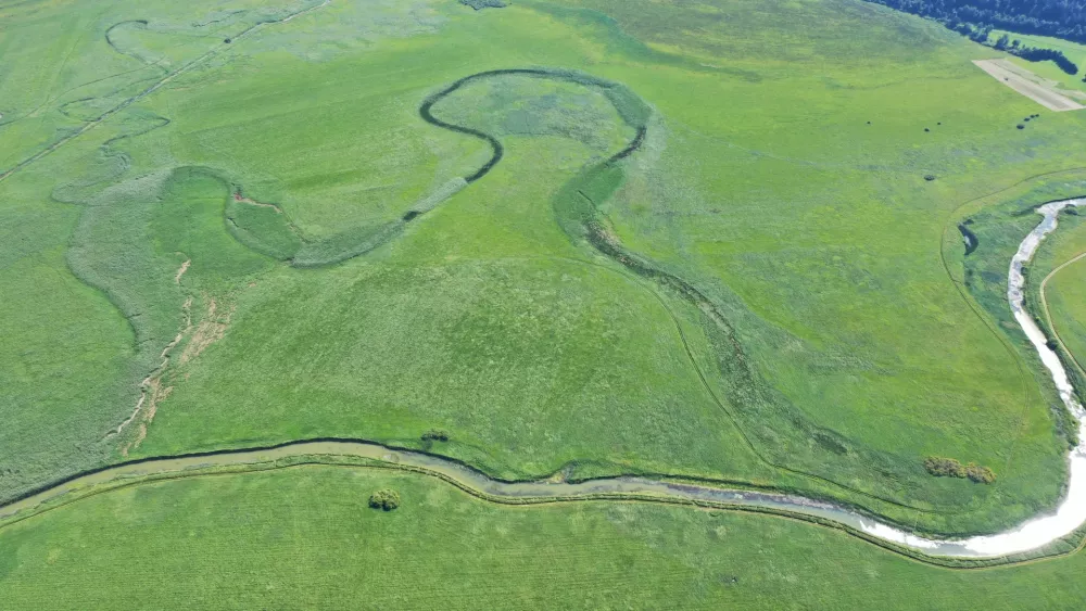 Beli breg območja nekdanjih ponikalnic na območju Cerkni&scaron;kega polja. / Foto: Nn