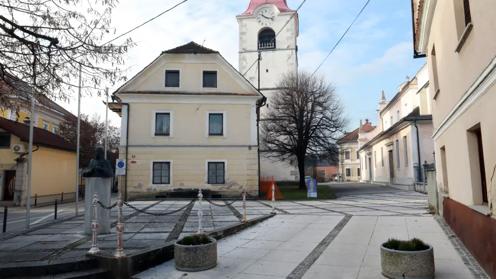 Spor o postavitvi Marijinega znamenja