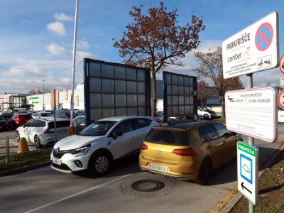 28.11.2025 -Spar center Vič, parkingFoto: Tomaž Skale