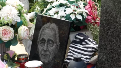 Korčula, Vela Luka, Oliver Dragojević, grob. Foto: Tatjana Pihlar 