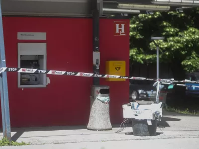 23.05.2024. Rop bankomata z raztrelitvijo v &Scaron;tepanjskem naselju na Parmski cesti 2. Foto: Bojan Velikonja