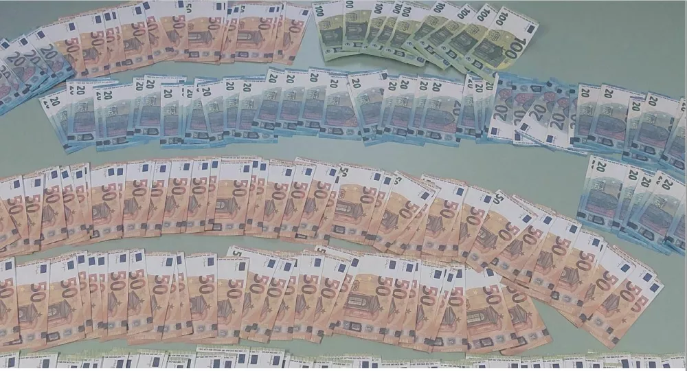 Zasegli so kupček ponaredkov. F Policija