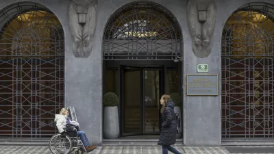 13.01.2025 - invalid na vozičku - invalidski voziček - Banka slovenije - dovoz invalidov v javne ustanoveFOTO: LUKA CJUHA