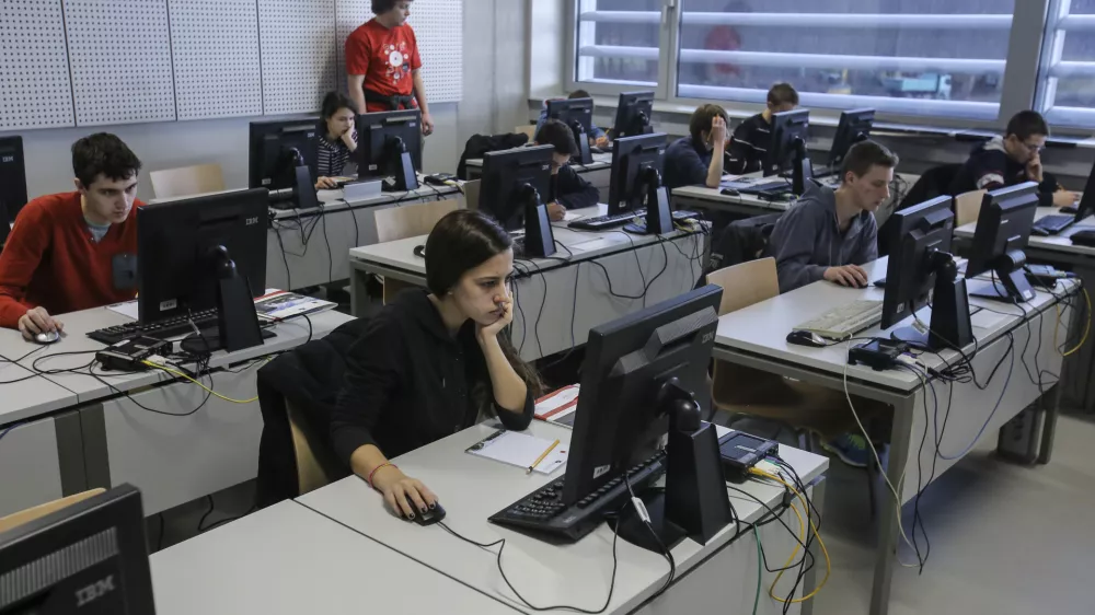 ﻿- 17.01.2015 - državno tekmovanje v računalniškem razmišljanju in pismenosti Bober, na katerem se je pomerilo 400 najboljših tekmovalcev in tekmovalk iz osnovnih in srednjih šol - učenci - dijaki - računalništvo - šolstvo - izobraževanje  //FOTO: Jaka Gasar