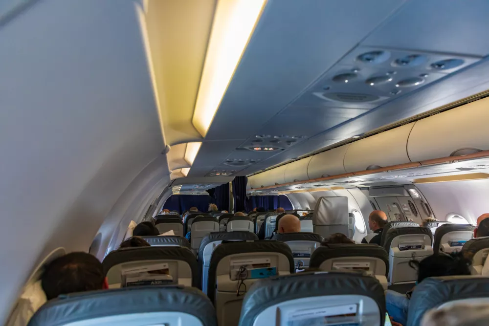 Notranjost letala airbus 321. Slika je simbolična.