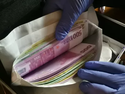 Zaseženi ponarejeni bankovci. F PP Krško