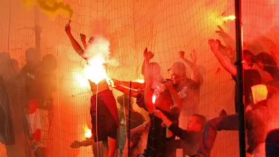 - izgredi - mariborski navija?i Viole- nogomet - Maribor: Olimpija, 1. SNL, 34. krog:- Nogometa?i Maribora so premagali ljubljansko Olimpijo s 3:2//FOTO: Toma? Skale