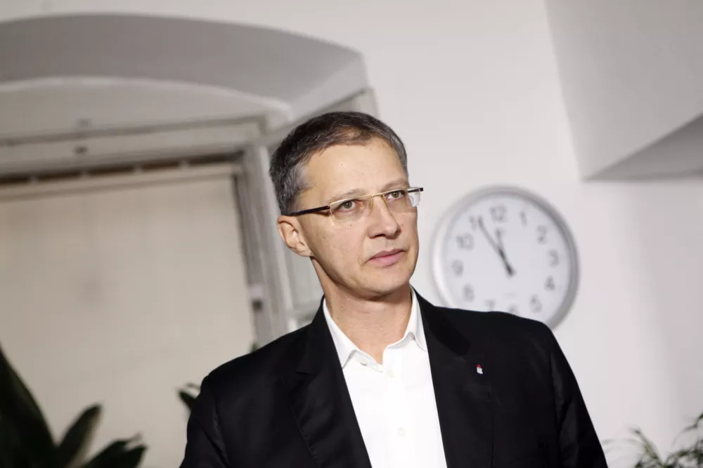 predsednik SD Igor Lukšič- Predsedniške volitve 2012 - pete volitve za predsednika republike v samostojni Sloveniji - volili med tremi kandidati - Danilom Türkom, Borutom Pahorjem in Milanom Zverom - štab Boruta Pahorja //FOTO: Luka Cjuha