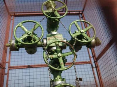 ﻿- naftno-plinsko polje Petišovci pri Lendavi - vrtine - črpališče - pridobivanje plina - fracking  - 23.03.2015 Pomurje/Lendava - britanska družba za raziskovanje nafte in plina, Ascent Resources, ki v okolici Lendave že več let raziskuje nahajališča plina,///FOTO: Luka CjuhaOPOMBA: ZA OBJAVO V PRILOGI – DNEVNIKOV OBJEKTIV - REPORTAŽA 2015