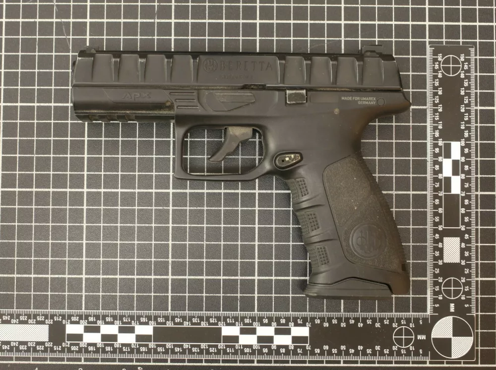 Pištola, zaseg. Foto: PU Nova Gorica