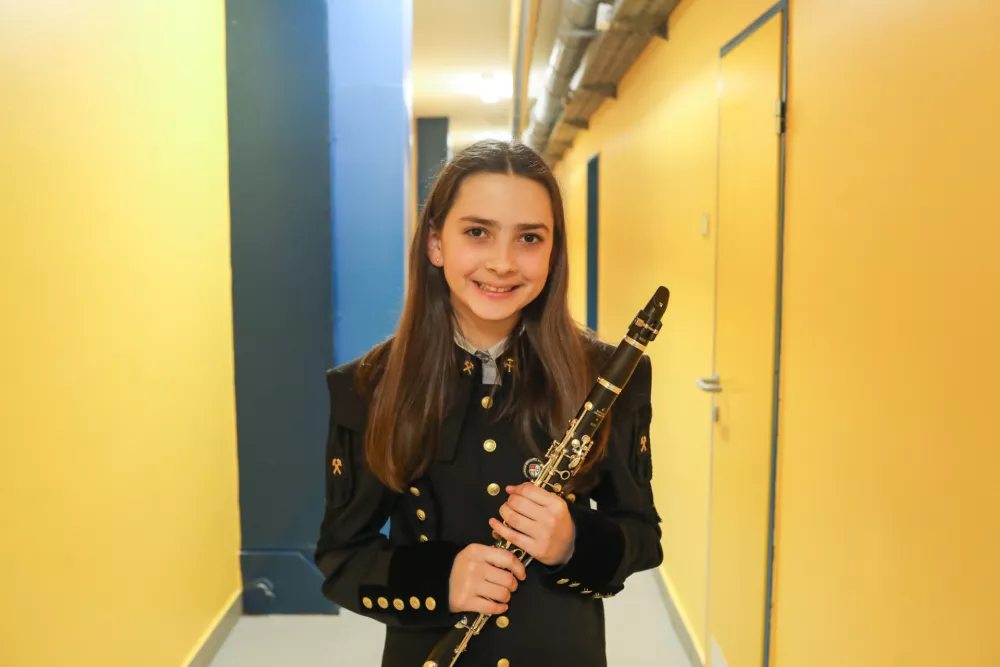 Olja Vencelj - Slavka je najmlaj&scaron;a članica idrijskih godbenikov. Treme pred nastopom ni imela pretirane.&nbsp;/ Foto: Bojan Velikonja