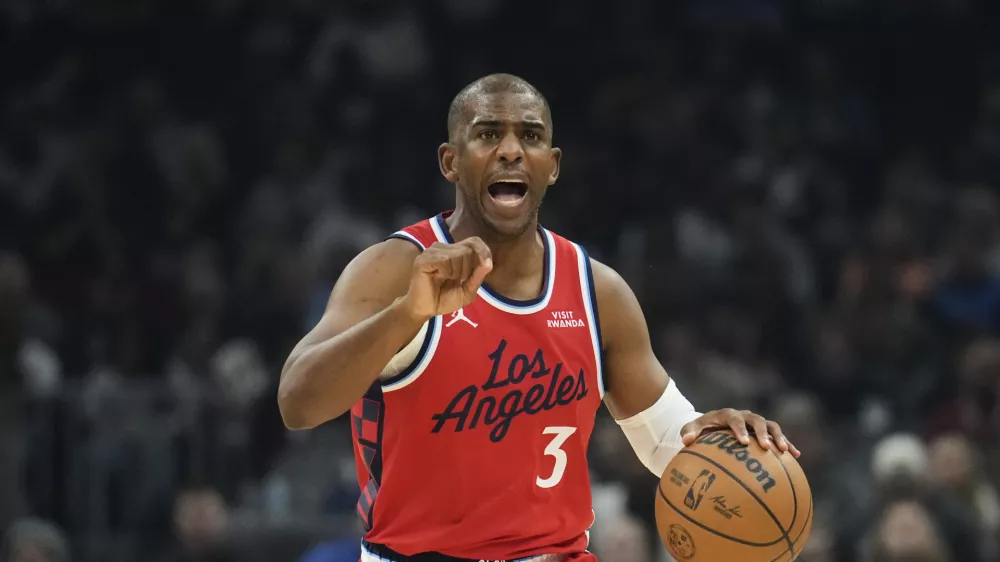 Los Angeles Clippers guard Chris Paul (3) in the first half of an NBA basketball game against the Cleveland Cavaliers Sunday, Nov. 23, 2025, in Cleveland. (AP Photo/Sue Ogrocki)