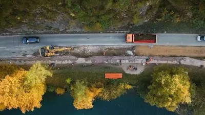 Kljub zapori se sprehajajo okoli Blejskega jezera