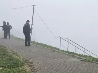 11.12.2025. Slavonski Brod - Prevrnuo se čamac u Savi u Slavonskom Brodu u četvrtak rano ujutro, policija je iz hladne rijeke izvukla više od deset ljudi, Photo: Zeljka Gavranovic/PlusPortal/PIXSELLSava, Slavonski brod, migranti, hrvaška policija, reka Sava,