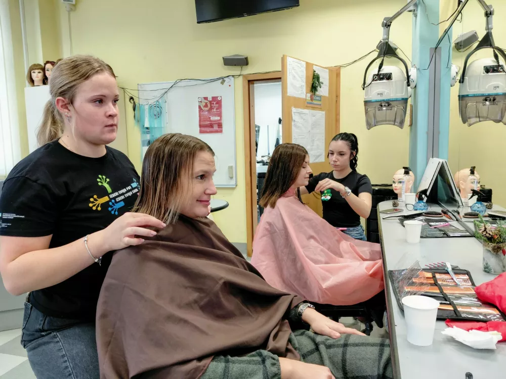 Kranj dobrodelno striženje dijakov