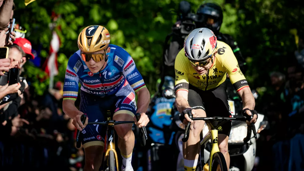 Race leaders Wout VAN AERT (BEL/Visma-Lease a bike) and Remco EVENEPOEL (BEL/Soudal Quick-Step) coming up the brutally steep Moskesstraat cobbles side-by-side, fighting for the win during the 65th De Brabantse Pijl 2025, a one day race from Beersel to Overijse in Belgium covering 163km on 18 April 2025. // Kristof Ramon / Red Bull Content Pool // SI202504190037 // Usage for editorial use only // 