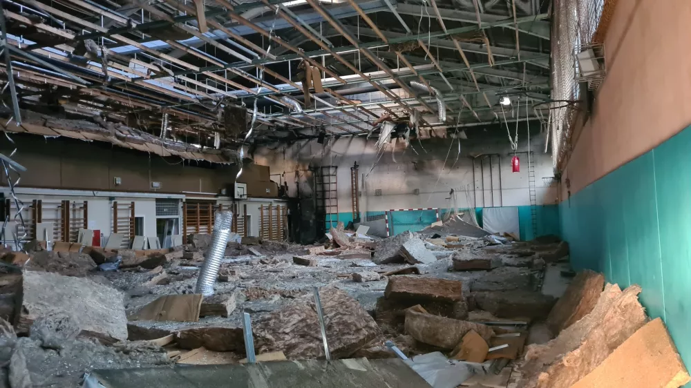 Most na Soci, Osnovna sola Dusana Muniha Most na Soci.Ponoci je zagorelo v telovadnici Osnovne sole Dusana Muniha Most na Soci, pri cemer je pogorelo skorajda celotno ostresje telovadnice.