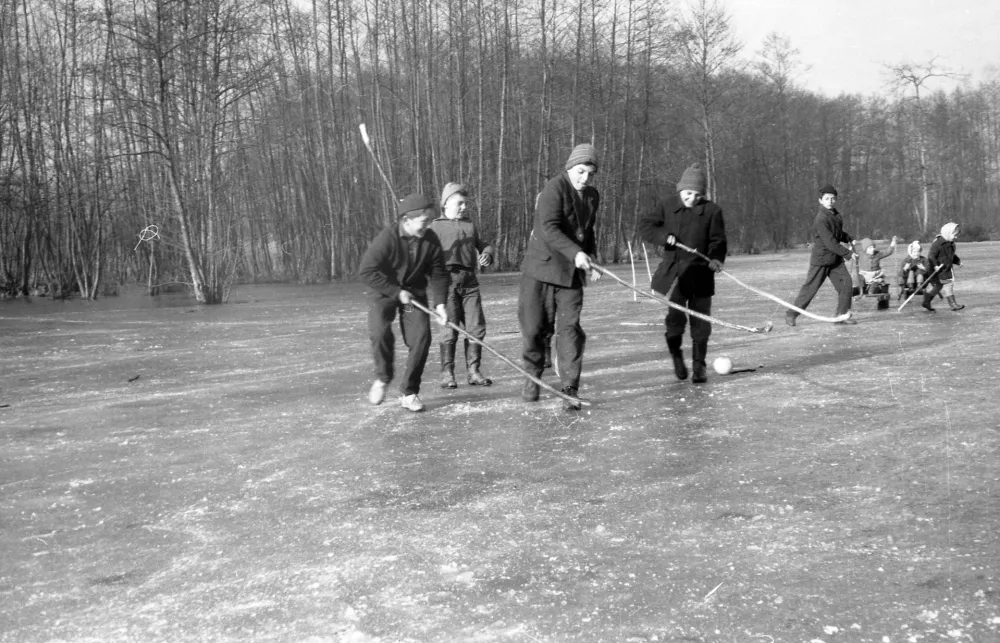 Silvestrovanje v času socializma: gostilne, televizija in pohorska omleta