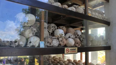 Lobanje žrtev Rdečih Kmerov, razstavljene v muzeju Kambo&scaron;kega genocida / Foto: Wikipedija