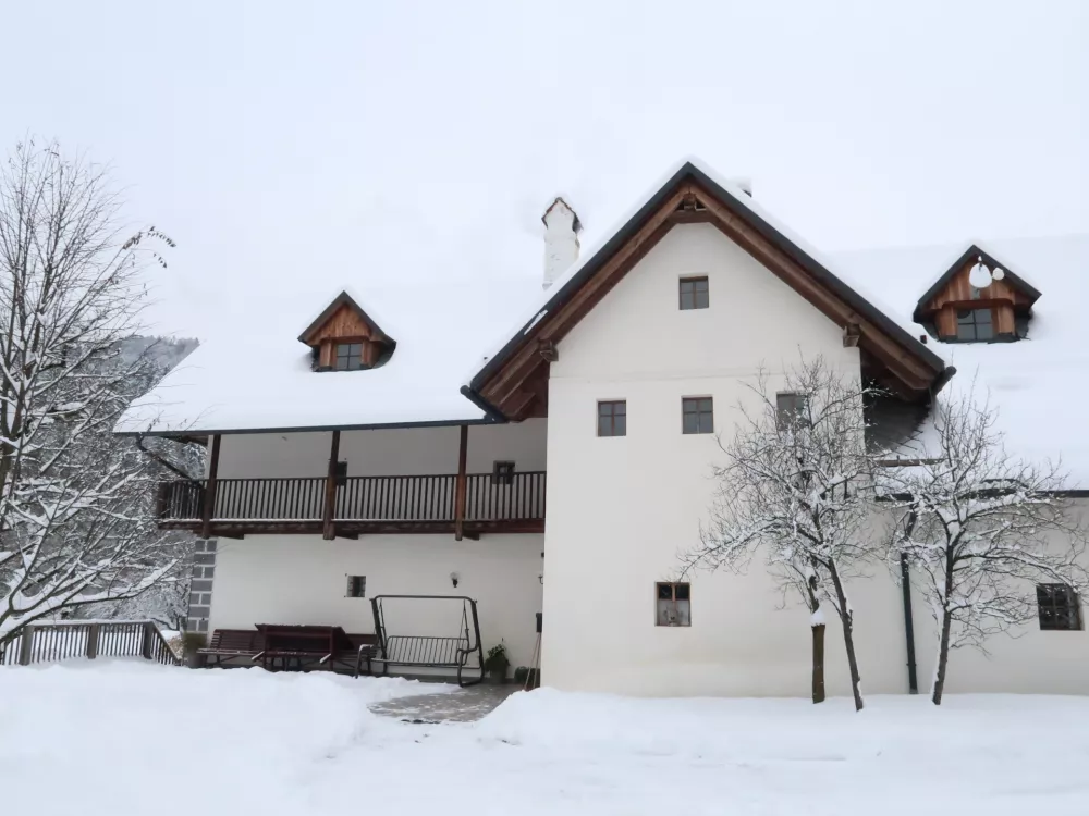 Vrbanova domačija, Brode v Poljanski dolini, lastnica Slavica Peternel, nagrada &Scaron;ole prenove za obnovo, spomenik lokalnega pomena / Foto: Nata&scaron;a Bucik Ozebek