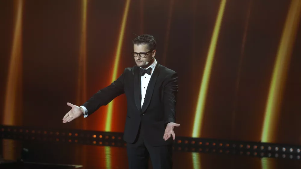 Jure Godler med vodenjem prireditve&nbsp;Miss Universe&nbsp;2025.&nbsp; / Foto: Luka Cjuha