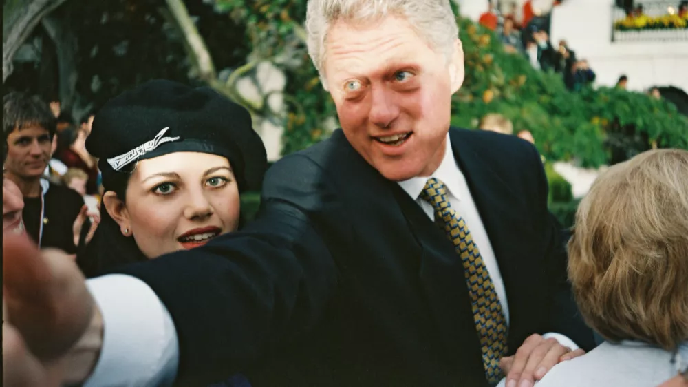 EXCLUSIVE: November 1996, Washington, DC, USA: US President Bill Clinton and White House intern Monica Lewinsky at a celebration on the White House South Lawn the day after Clinton was re-elected to his second term. Clinton called his fight against impeachment a "badge of honour" and his affair with White House intern Monica Lewinsky "morally indefensible" in a CBS television interview. In the hour-long interview on CBS' 60 Minutes, two days before publication of his memoir "My Life," Clinton said he was proud of his successful fight against impeachment.,Image: 142282068, License: Rights-managed, Restrictions: EXCLUSIVE; SPECIAL RATES APPLY, Model Release: no / Foto: Profimedia