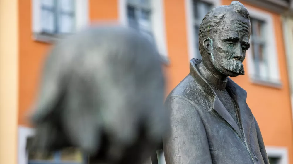 Spomenik filozofu Friedrichu Nietzscheju v nem&scaron;kem Naumburgu / Foto: Profimedia