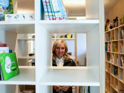 - Janja Bogataj, ravnateljica, leto&scaron;nja dobitnica nagrade za življensko delo na področju vzgoje in izobraževanja.- 03.10.2025. - Vrtec Kamnitnik, &Scaron;kofja Loka.//FOTO: Bojan Velikonja