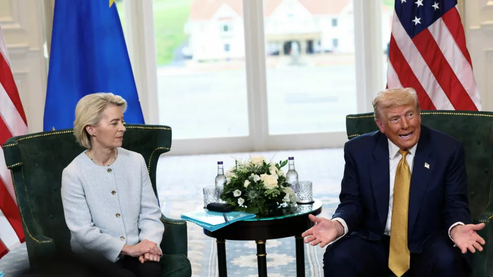 U.S. President Donald Trump meets with European Commission President Ursula von der Leyen, in Turnberry, Scotland, Britain, July 27, 2025. REUTERS/Evelyn Hockstein
