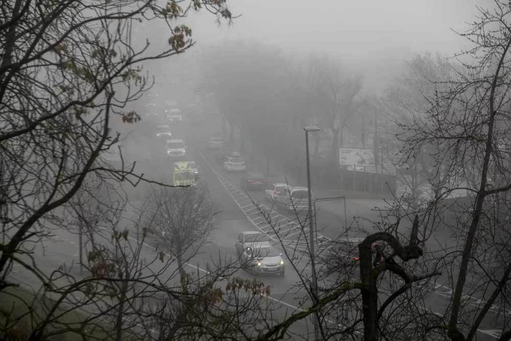 12.12.2025 - reportaža megla - megla v Ljubljani - ljubljanska megla &Scaron;martinska cestaFoto: Luka Cjuha