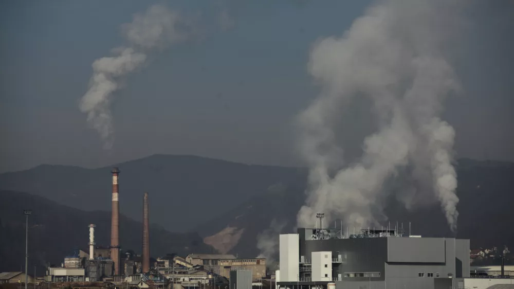 ekologija - onesnaženost- 3.12.2013 - VIPAP VIDEM KR&Scaron;KO d.d. proizvodnja časopisnih in premazanih grafičnih papirjev, Tovarni&scaron;ka 18, tovarna - stavba - papirnica  //FOTO: Luka Cjuha