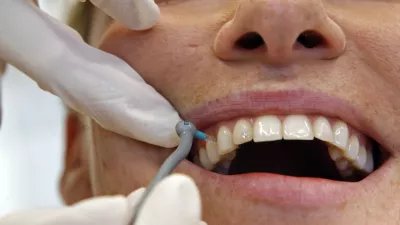 medzobna ščetkanje - ilustrativna fotografija - Dentalni studio dr. Škorjanc - Zasebna zobozdravstvena ordinacija - zobozdravstvo - Dunajska 198 v Ljubljani//FOTO: Bojan Velikonja