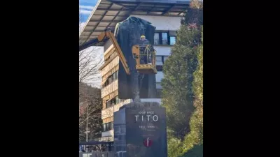 Tito, Velenje, name&scaron;čanje glave. Foto: Mojca Marot