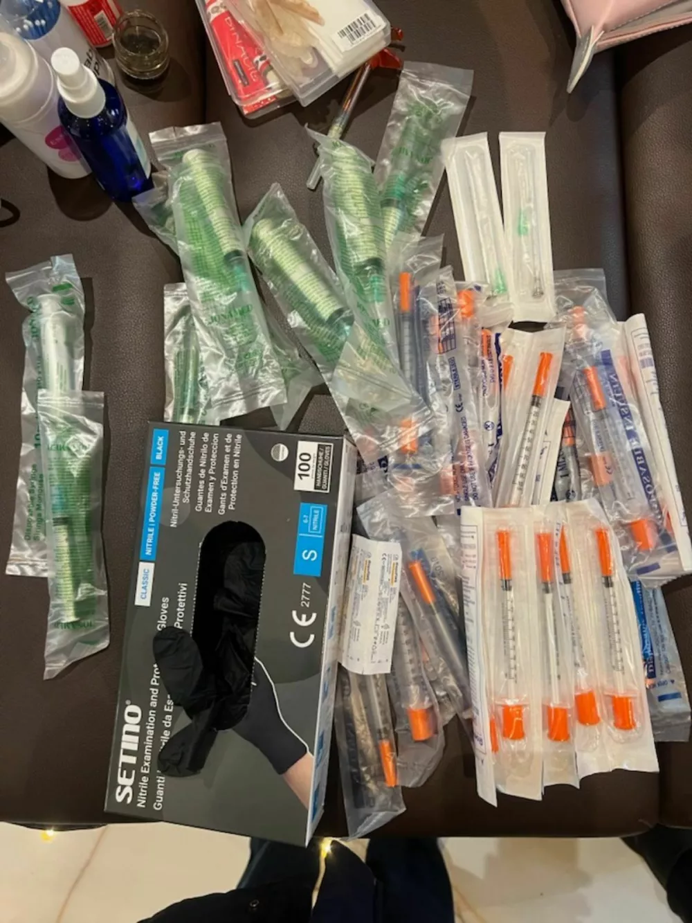 Kosovska doktorica dentalne medicine vbrizgavala &raquo;akcijski&laquo; botoks. Foto: Policija