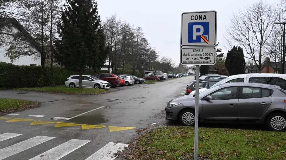 Parkirni režim v Ljubljani: ali občina res re&scaron;uje težave tam, kjer jih ni?