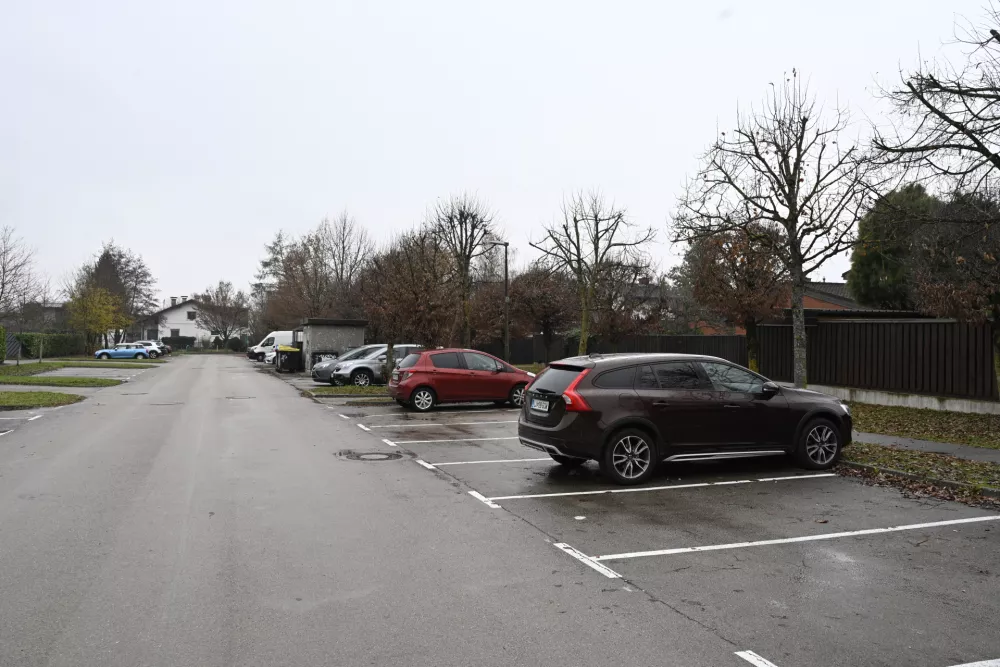 Parkirni režim v Ljubljani: ali občina res re&scaron;uje težave tam, kjer jih ni?