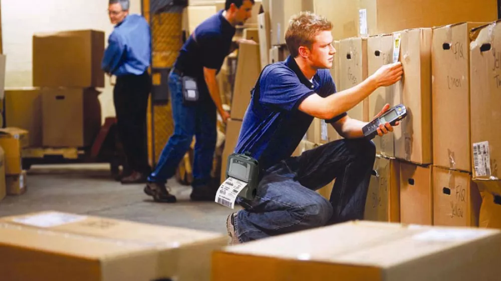 skladi&scaron;če delavci skladi&scaron;čniki