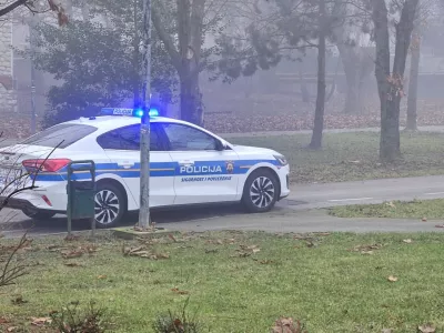 11.12.2025. Slavonski Brod - Prevrnuo se čamac u Savi u Slavonskom Brodu u četvrtak rano ujutro, policija je iz hladne rijeke izvukla više od deset ljudi, Photo: Zeljka Gavranovic/PlusPortal/PIXSELLSava, Slavonski brod, migranti, hrvaška policija, reka Sava,