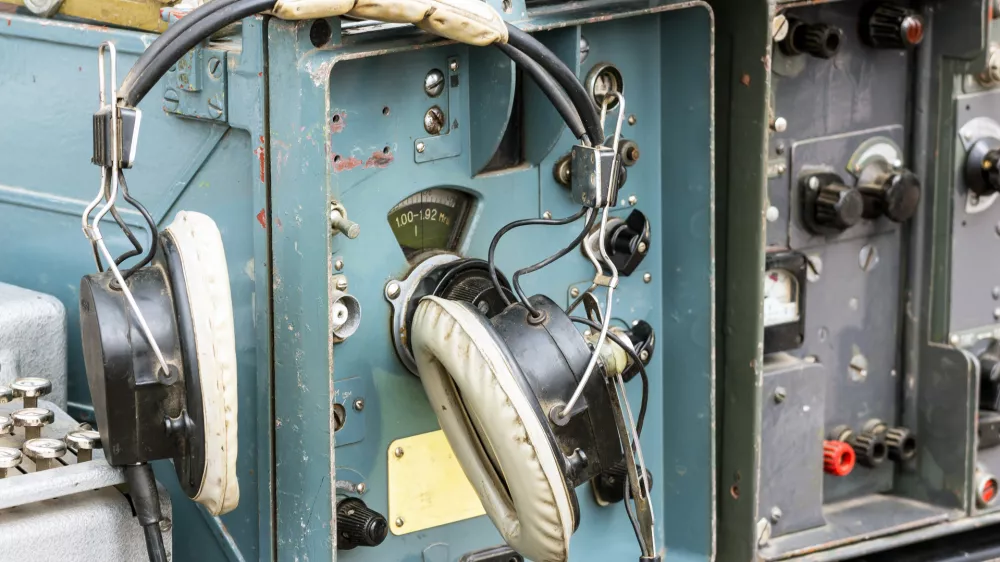 Analogna tehnologija je za voja&scaron;ke namene &scaron;e vedno zanimiva. / Foto: Istock