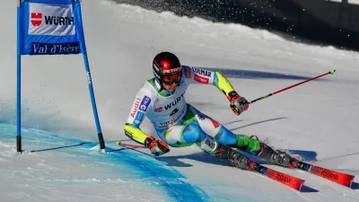 Slovenia's Zan Kranjec speeds down the course during an alpine ski, men's World Cup giant slalom event, in Val d'Isere, France, Saturday Dec. 13, 2025. (AP Photo/Pier Marco Tacca)