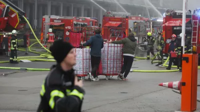 Ogenj v Sparovem skladišču: ljudje poročajo o smradu, priporočila NIJZ, ogrožena dobava v trgovinah?