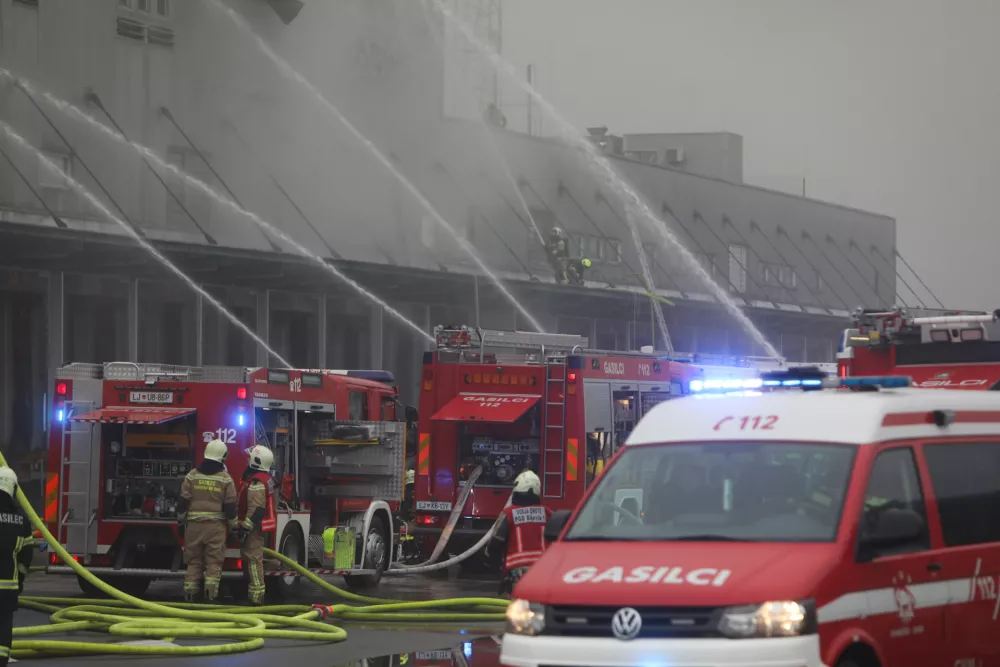 Znano, kje je zagorelo v Sparovem skladi&scaron;ču; požar poga&scaron;en