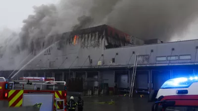 Znano, kje je zagorelo v Sparovem skladišču, smrad ostaja, prizadeta dobava v trgovinah, priporočila NIJZ