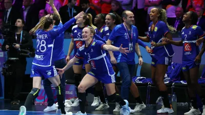 Handball - 2025 IHF World Women's Handball Championship - Bronze Medal Match - France v Netherlands - Rotterdam Ahoy, Rotterdam, Netherlands - December 14, 2025 France's Lucie Granier and France's Alicia Toublanc celebrate after winning the bronze medal match REUTERS/Piroschka Van De Wouw