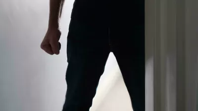 Osumljeni se je spravil nad družinske člane, še posebej hudo nad mamo. Fotografija je simbolična. F Reuters